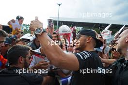 Lewis Hamilton (GBR) Mercedes AMG F1 with fans - new blonde hair colour. 03.09.2015. Formula 1 World Championship, Rd 12, Italian Grand Prix, Monza, Italy, Preparation Day.