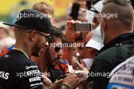 Lewis Hamilton (GBR) Mercedes AMG F1 with new blonde hair colour. 03.09.2015. Formula 1 World Championship, Rd 12, Italian Grand Prix, Monza, Italy, Preparation Day.