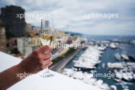Enjoying scenic Monaco with a glass of champagne. 23.05.2015. Formula 1 World Championship, Rd 6, Monaco Grand Prix, Monte Carlo, Monaco, Qualifying Day