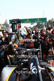 Sergio Perez (MEX) Sahara Force India F1 VJM08 on the grid. 01.11.2015. Formula 1 World Championship, Rd 17, Mexican Grand Prix, Mexixo City, Mexico, Race Day.