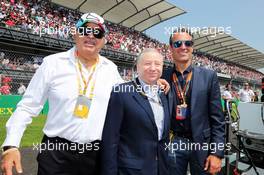 (L to R): Carlos Slim Helu (MEX) Business Magnate with Jean Todt (FRA) FIA President and Carlos Slim Domit (MEX) Chairman of America Movil on the grid. 01.11.2015. Formula 1 World Championship, Rd 17, Mexican Grand Prix, Mexixo City, Mexico, Race Day.