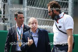 Jean Todt (FRA) FIA President with Matteo Bonciani (ITA) FIA Media Delegate on the grid. 01.11.2015. Formula 1 World Championship, Rd 17, Mexican Grand Prix, Mexixo City, Mexico, Race Day.