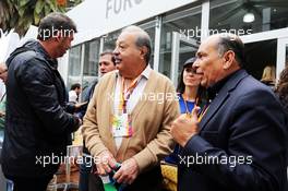 (L to R): Carlos Slim (MEX) Business Magnate with Antonio Perez (MEX) father of Sergio Perez (MEX) Sahara Force India F1 Team. 31.10.2015. Formula 1 World Championship, Rd 17, Mexican Grand Prix, Mexixo City, Mexico, Qualifying Day.