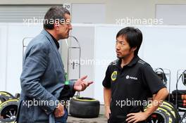 (L to R): Guenther Steiner (ITA) Haas F1 Team Prinicipal with Ayao Komatsu (JPN) Lotus F1 Team Race Engineer. 31.10.2015. Formula 1 World Championship, Rd 17, Mexican Grand Prix, Mexixo City, Mexico, Qualifying Day.