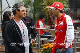 (L to R): Juan Pablo Montoya (COL) with Marc Gene (ESP) Ferrari Test Driver. 31.10.2015. Formula 1 World Championship, Rd 17, Mexican Grand Prix, Mexixo City, Mexico, Qualifying Day.
