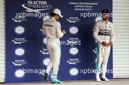(L to R): Pole sitter Nico Rosberg (GER) Mercedes AMG F1 in parc ferme with team mate Lewis Hamilton (GBR) Mercedes AMG F1. 31.10.2015. Formula 1 World Championship, Rd 17, Mexican Grand Prix, Mexixo City, Mexico, Qualifying Day.
