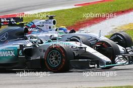 Nico Rosberg (GER) Mercedes AMG F1 W06 and Felipe Massa (BRA) Williams FW37 battle for position. 29.03.2015. Formula 1 World Championship, Rd 2, Malaysian Grand Prix, Sepang, Malaysia, Sunday.