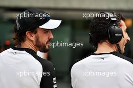 Fernando Alonso (ESP) McLaren with Andrea Stella (ITA) McLaren Race Engineer. 26.03.2015. Formula 1 World Championship, Rd 2, Malaysian Grand Prix, Sepang, Malaysia, Thursday.
