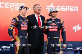 (L to R): Max Verstappen (NLD) Scuderia Toro Rosso with the Cepsa Vice President of Marketing and Carlos Sainz Jr (ESP) Scuderia Toro Rosso at the Scuderia Toro Rosso STR10 unveiling. 31.01.2015. Formula One Testing, Preparation Day, Jerez, Spain.
