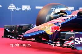 Scuderia Toro Rosso STR10 front wing detail. 31.01.2015. Formula One Testing, Preparation Day, Jerez, Spain.