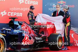(L to R): Max Verstappen (NLD) Scuderia Toro Rosso and team mate Carlos Sainz Jr (ESP) Scuderia Toro Rosso unveil the new Scuderia Toro Rosso STR10. 31.01.2015. Formula One Testing, Preparation Day, Jerez, Spain.