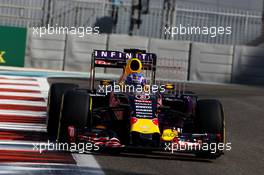 Daniel Ricciardo (AUS) Red Bull Racing RB11 running sensor equipment. 27.11.2015. Formula 1 World Championship, Rd 19, Abu Dhabi Grand Prix, Yas Marina Circuit, Abu Dhabi, Practice Day.