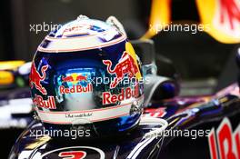 The helmet of Daniel Ricciardo (AUS) Red Bull Racing. 27.11.2015. Formula 1 World Championship, Rd 19, Abu Dhabi Grand Prix, Yas Marina Circuit, Abu Dhabi, Practice Day.