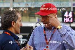 (L to R): Alain Prost (FRA) with Niki Lauda (AUT) Mercedes Non-Executive Chairman on the grid. 29.11.2015. Formula 1 World Championship, Rd 19, Abu Dhabi Grand Prix, Yas Marina Circuit, Abu Dhabi, Race Day.