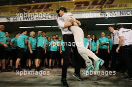 Nico Rosberg (GER) Mercedes AMG F1 celebrates with Toto Wolff (GER) Mercedes AMG F1 Shareholder and Executive Director and the team. 29.11.2015. Formula 1 World Championship, Rd 19, Abu Dhabi Grand Prix, Yas Marina Circuit, Abu Dhabi, Race Day.