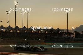 Nico Rosberg (GER) Mercedes AMG F1 W06. 29.11.2015. Formula 1 World Championship, Rd 19, Abu Dhabi Grand Prix, Yas Marina Circuit, Abu Dhabi, Race Day.