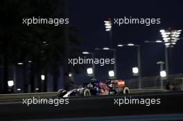 Max Verstappen (NLD) Scuderia Toro Rosso STR10. 29.11.2015. Formula 1 World Championship, Rd 19, Abu Dhabi Grand Prix, Yas Marina Circuit, Abu Dhabi, Race Day.
