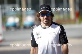 Fernando Alonso (ESP) McLaren. 26.11.2015. Formula 1 World Championship, Rd 19, Abu Dhabi Grand Prix, Yas Marina Circuit, Abu Dhabi, Preparation Day.