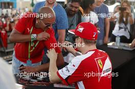 Kimi Raikkonen (FIN) Ferrari signs autographs for the fans. 26.11.2015. Formula 1 World Championship, Rd 19, Abu Dhabi Grand Prix, Yas Marina Circuit, Abu Dhabi, Preparation Day.