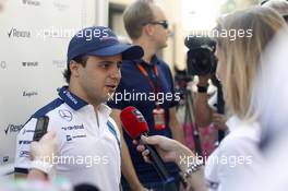 Felipe Massa (BRA) Williams with the media. 26.11.2015. Formula 1 World Championship, Rd 19, Abu Dhabi Grand Prix, Yas Marina Circuit, Abu Dhabi, Preparation Day.