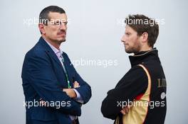 (L to R): Guenther Steiner (ITA) Haas F1 Team Prinicipal with Romain Grosjean (FRA) Lotus F1 Team. 23.10.2015. Formula 1 World Championship, Rd 16, United States Grand Prix, Austin, Texas, USA, Practice Day.