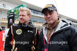 (L to R): Andy Stobart (GBR) Lotus F1 Team Press Officer with Matt LeBlanc (USA) Actor on the grid. 25.10.2015. Formula 1 World Championship, Rd 16, United States Grand Prix, Austin, Texas, USA, Race Day.