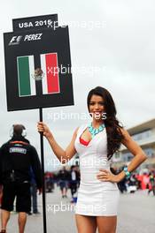 Grid girl for Sergio Perez (MEX) Sahara Force India F1 VJM08. 25.10.2015. Formula 1 World Championship, Rd 16, United States Grand Prix, Austin, Texas, USA, Race Day.