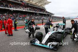 Lewis Hamilton (GBR) Mercedes AMG F1 W06 on the grid. 25.10.2015. Formula 1 World Championship, Rd 16, United States Grand Prix, Austin, Texas, USA, Race Day.