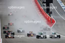 (L to R): Nico Rosberg (GER) Mercedes AMG F1 W06 and Lewis Hamilton (GBR) Mercedes AMG F1 W06 battle for position at the start of the race. 25.10.2015. Formula 1 World Championship, Rd 16, United States Grand Prix, Austin, Texas, USA, Race Day.