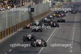 Start of the Race. 22.11.2015. Formula 3 Macau Grand Prix, Macau, China