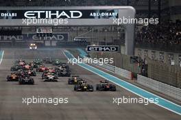 Race 1, Start of the race 28.11.2015. GP2 Series, Rd 11, Yas Marina Circuit, Abu Dhabi, UAE, Saturday.