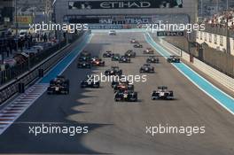 Race 2, Start of the race 29.11.2015. GP2 Series, Rd 11, Yas Marina Circuit, Abu Dhabi, UAE, Sunday.