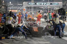 Race 1, Pit Stop,  Raffaele Marciello (ITA) Trident 28.11.2015. GP2 Series, Rd 11, Yas Marina Circuit, Abu Dhabi, UAE, Saturday.