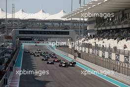 Race 2, Start of the race 29.11.2015. GP3 Series, Rd 9, Yas Marina Circuit, Abu Dhabi, UAE, Sunday.