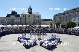 Toyota Hybrid Racing team photograph. 10.06.2015. FIA World Endurance Championship Le Mans 24 Hours, Practice and Qualifying, Le Mans, France. Wednesday.