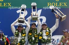 Podium, Nico Hülkenberg, Nick Tandy, Earl Bamber #19 Porsche Team Porsche 919 Hybrid 14.06.2015. Le Mans 24 Hour, Race, Le Mans, France.