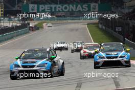 Stefano Comini (SUI), SEAT Leon Racer, Target Competition and Andrea Belicchi (ITA), SEAT Leon Racer, Target Competition 29.03.2015. TCR International Series, Rd 1, Sepang, Malaysia, Sunday.