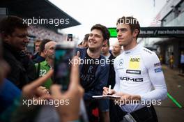 Paul Di Resta (GBR) Mercedes-AMG Team HWA, Mercedes-AMG C63 DTM with fans. 20.08.2016, DTM Round 6, Moscow Raceway, Russia, Saturday.
