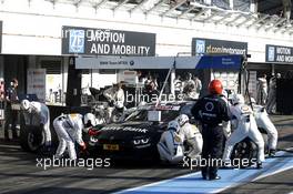 Pit stop Bruno Spengler (CAN) BMW Team MTEK, BMW M4 DTM. 16.10.2016, DTM Round 9, Hockenheimring, Germany, Sunday, Race 2.