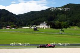 Carlos Sainz Jr (ESP) Scuderia Toro Rosso STR11. 01.07.2016. Formula 1 World Championship, Rd 9, Austrian Grand Prix, Spielberg, Austria, Practice Day.