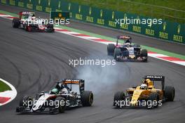 Nico Hulkenberg (GER) Sahara Force India F1 VJM09 and Kevin Magnussen (DEN) Renault Sport F1 Team RS16. 03.07.2016. Formula 1 World Championship, Rd 9, Austrian Grand Prix, Spielberg, Austria, Race Day.