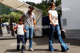 Felipe Massa (BRA) Williams with his son Felipinho Massa (BRA) and wife Rafaela Bassi (BRA). 30.06.2016. Formula 1 World Championship, Rd 9, Austrian Grand Prix, Spielberg, Austria, Preparation Day.