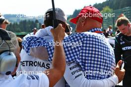 Lewis Hamilton (GBR) Mercedes AMG F1 with Niki Lauda (AUT) Mercedes Non-Executive Chairman on the grid. 28.08.2016. Formula 1 World Championship, Rd 13, Belgian Grand Prix, Spa Francorchamps, Belgium, Race Day.