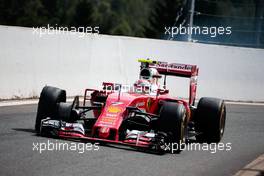 Kimi Raikkonen (FIN) Ferrari SF16-H comes into the pits with a puncture. 28.08.2016. Formula 1 World Championship, Rd 13, Belgian Grand Prix, Spa Francorchamps, Belgium, Race Day.