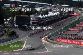 Nico Rosberg (GER) Mercedes AMG F1 W07 Hybrid leads at the start of the race. 28.08.2016. Formula 1 World Championship, Rd 13, Belgian Grand Prix, Spa Francorchamps, Belgium, Race Day.