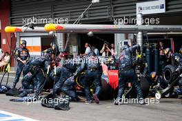 Daniel Ricciardo (AUS) Red Bull Racing RB12 makes a pit stop. 28.08.2016. Formula 1 World Championship, Rd 13, Belgian Grand Prix, Spa Francorchamps, Belgium, Race Day.