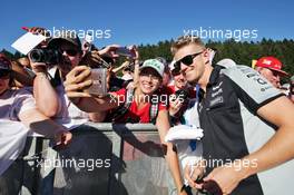Nico Hulkenberg (GER) Sahara Force India F1 with fans. 25.08.2016. Formula 1 World Championship, Rd 13, Belgian Grand Prix, Spa Francorchamps, Belgium, Preparation Day.