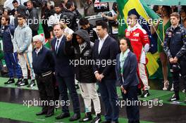 Lewis Hamilton (GBR) Mercedes AMG F1 and Bernie Ecclestone (GBR) as the grid observes the national anthem. 13.11.2016. Formula 1 World Championship, Rd 20, Brazilian Grand Prix, Sao Paulo, Brazil, Race Day.