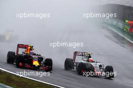 (L to R): Max Verstappen (NLD) Red Bull Racing RB12 and Esteban Gutierrez (MEX) Haas F1 Team VF-16 battle for position. 13.11.2016. Formula 1 World Championship, Rd 20, Brazilian Grand Prix, Sao Paulo, Brazil, Race Day.