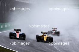 (L to R): Pascal Wehrlein (GER) Manor Racing MRT05 and Kevin Magnussen (DEN) Renault Sport F1 Team RS16 battle for position. 13.11.2016. Formula 1 World Championship, Rd 20, Brazilian Grand Prix, Sao Paulo, Brazil, Race Day.